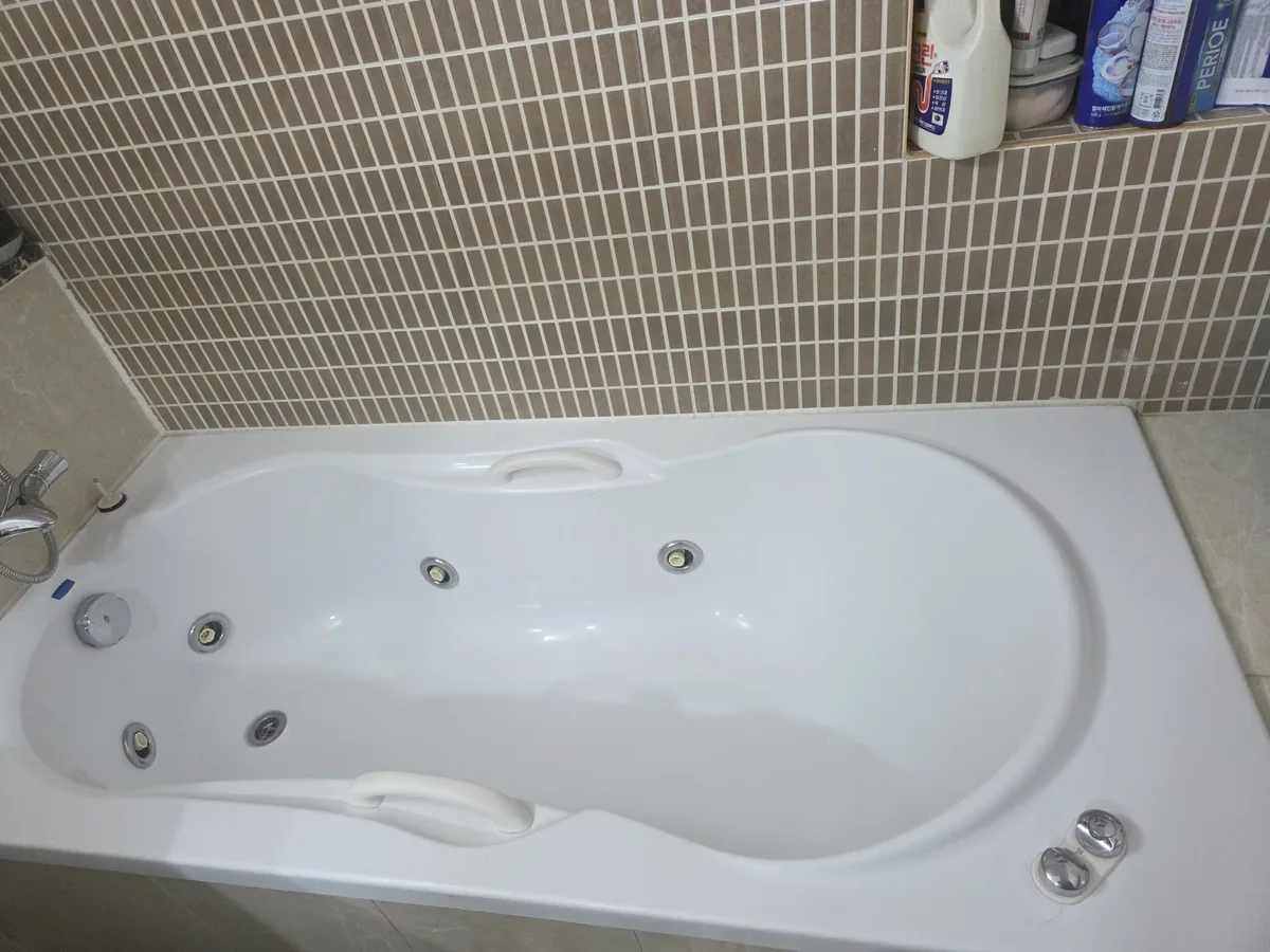 월풀욕조 설치 설치된 월풀욕조 전경